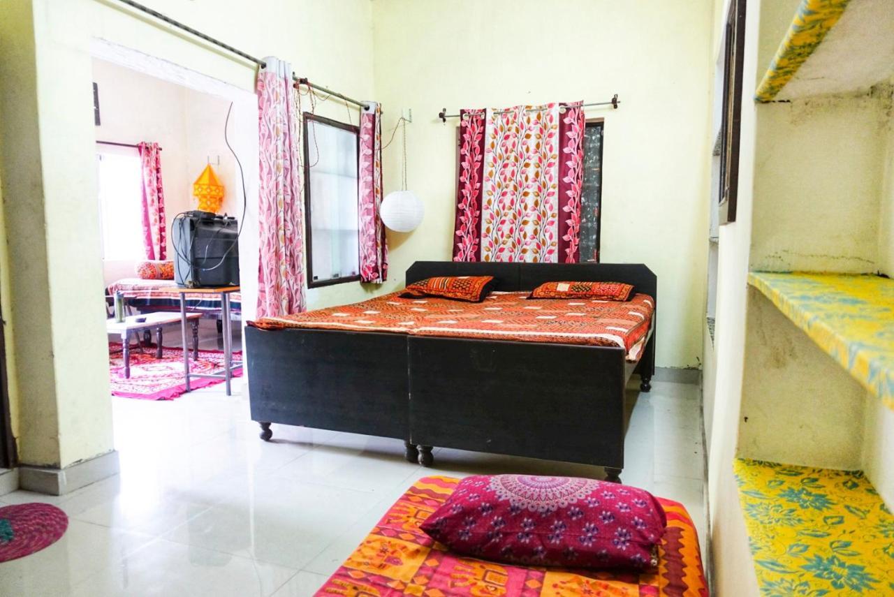 Nadya Homestay For Female & Family Jaipur Ngoại thất bức ảnh