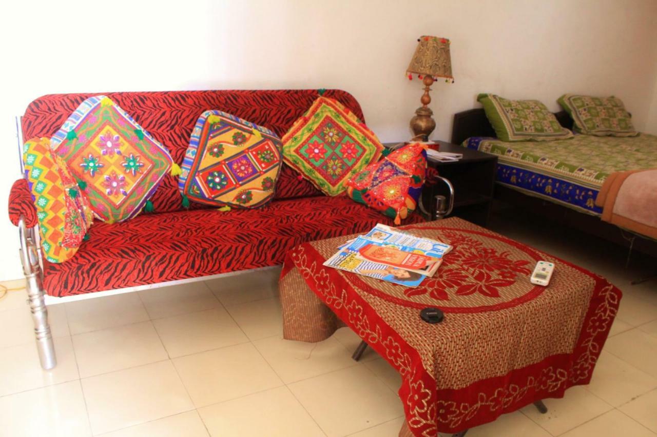 Nadya Homestay For Female & Family Jaipur Ngoại thất bức ảnh